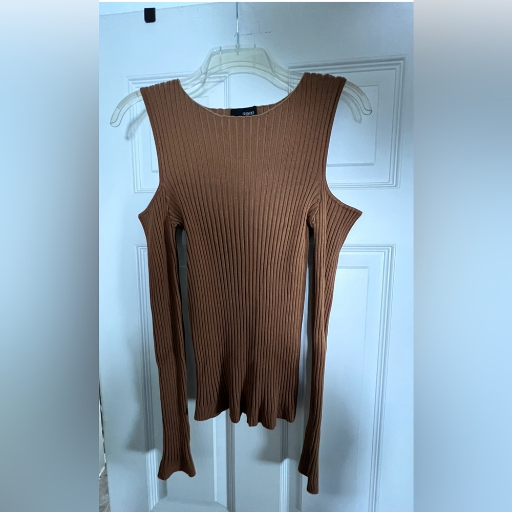 OFF THE SHOULDER BROWN SWEATER